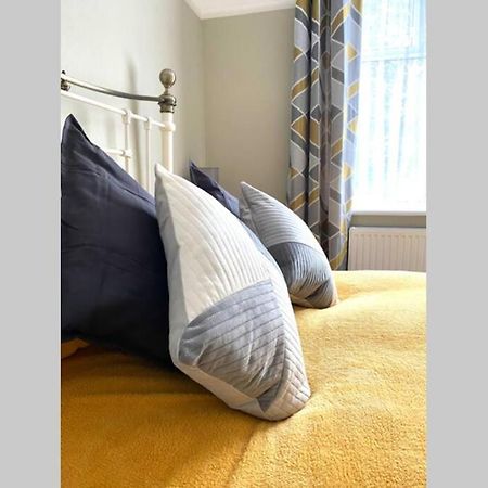 Spacious 2 Bed Apt Sleeps 4 Near Bournemouth Beach المظهر الخارجي الصورة