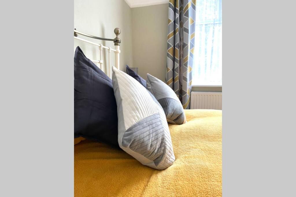Spacious 2 Bed Apt Sleeps 4 Near Bournemouth Beach المظهر الخارجي الصورة