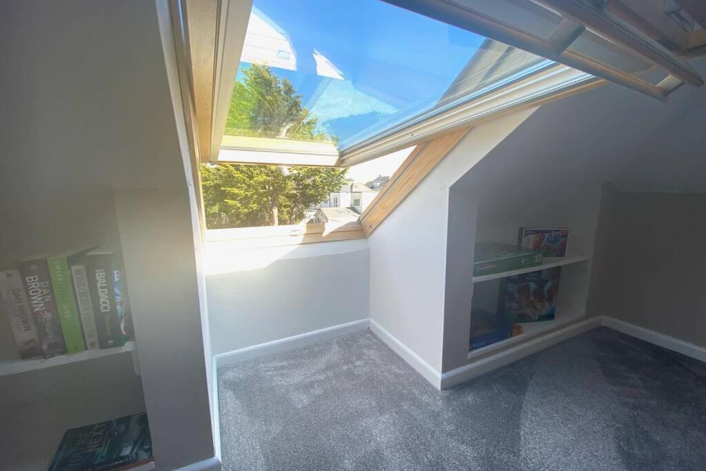 Spacious 2 Bed Apt Sleeps 4 Near Bournemouth Beach المظهر الخارجي الصورة