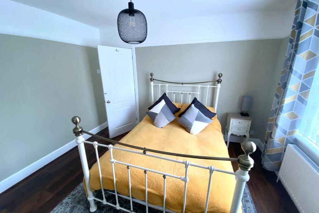 Spacious 2 Bed Apt Sleeps 4 Near Bournemouth Beach المظهر الخارجي الصورة