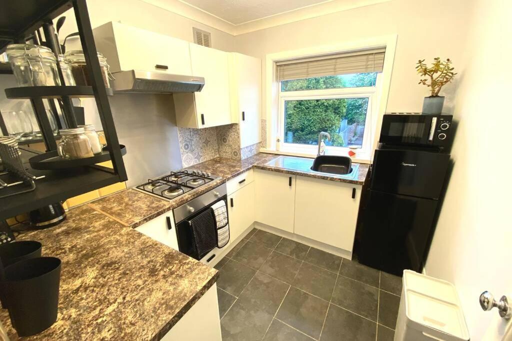 Spacious 2 Bed Apt Sleeps 4 Near Bournemouth Beach المظهر الخارجي الصورة
