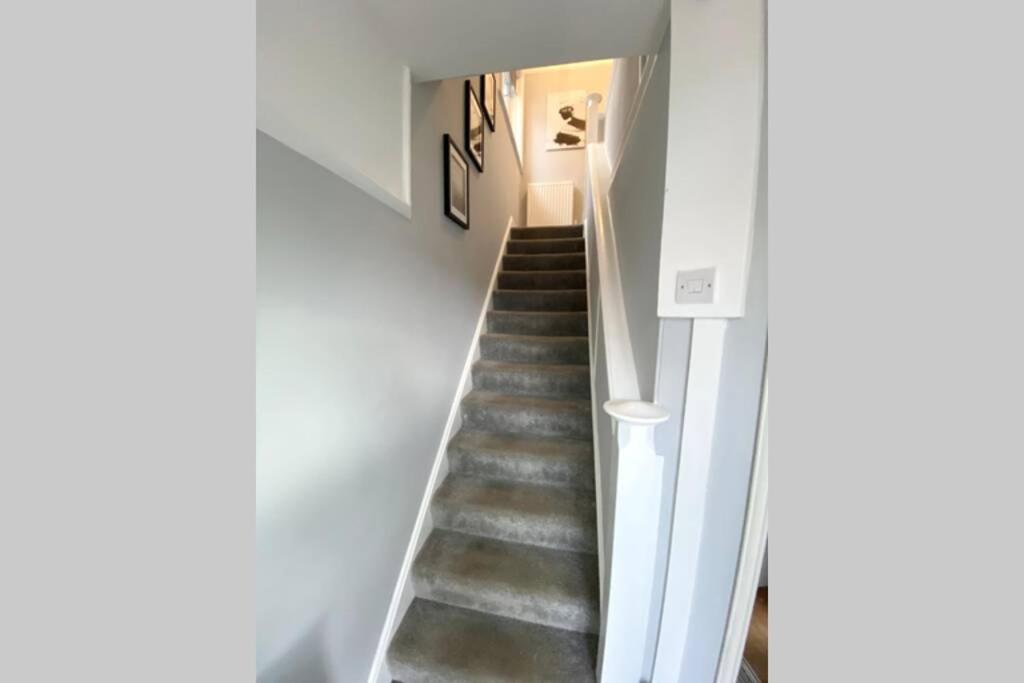 Spacious 2 Bed Apt Sleeps 4 Near Bournemouth Beach المظهر الخارجي الصورة