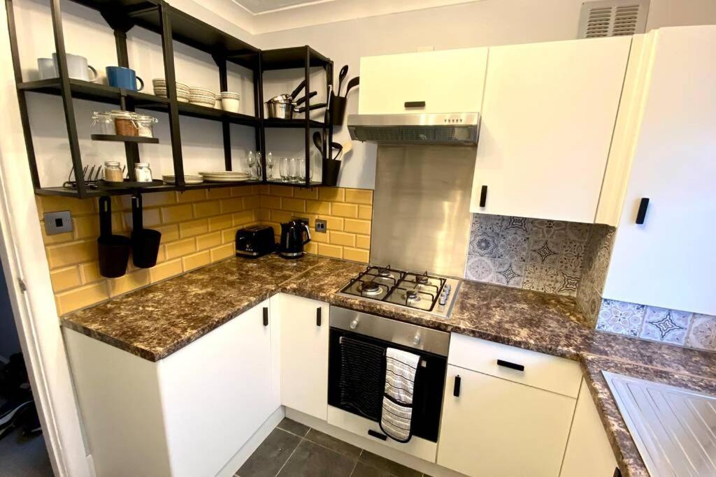 Spacious 2 Bed Apt Sleeps 4 Near Bournemouth Beach المظهر الخارجي الصورة